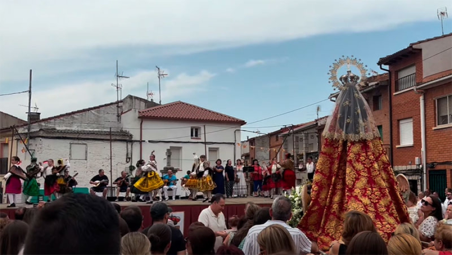 Cenicientos | Masiva participación de los vecinos de Cenicientos en sus Fiestas Patronales en honor a Nuestra Señora Virgen del Roble