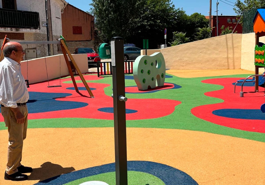 El Escorial | El Escorial inaugura el primer parque infantil en Peralejo