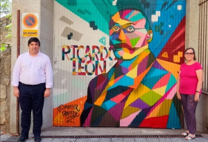 Galapagar | La Biblioteca Ricardo León decora las puertas traseras del edificio con murales urbanos