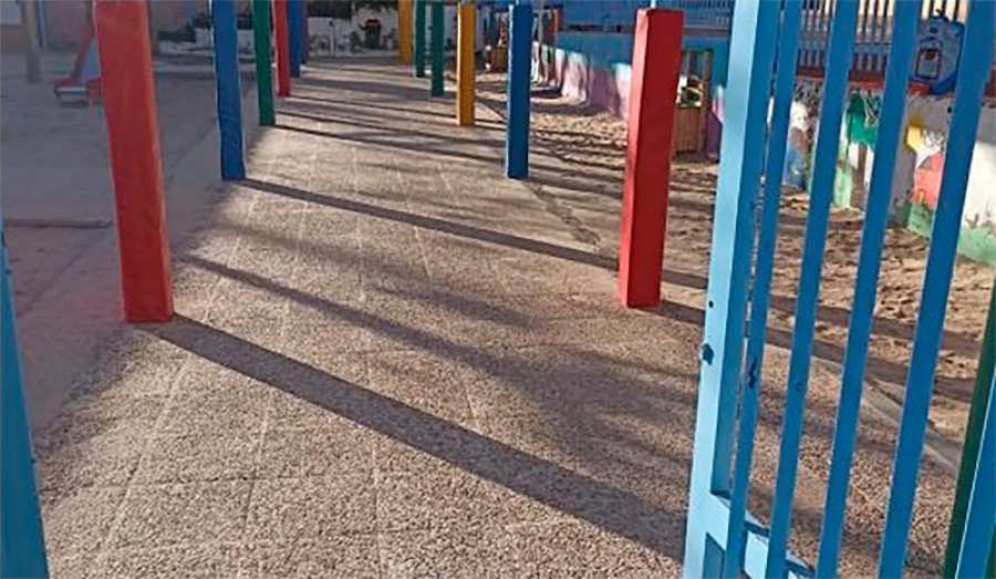 Galapagar | Por primera vez en Galapagar se incluyen en el servicio de limpieza los patios, el ajardinamiento y accesos de los colegios públicos