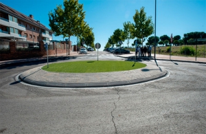 Boadilla del Monte | Finalizada la rotonda de unión entre las calles Reyes Católicos, Cristóbal Colón y Alonso de Ojeda, en Valenoso