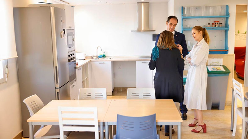 Alpedrete | La consejera de Familia visitó la Residencia de Alpedrete coincidiendo con el Día Mundial de la Salud Mental