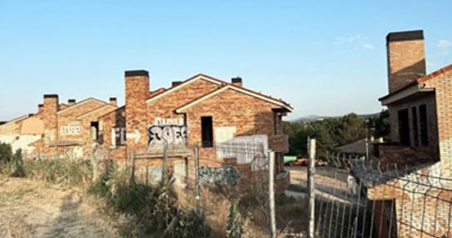 Quijorna | Acuerdo urbanístico para finalizar los chalets y la calle Pérez Galdós en la entrada de Quijorna