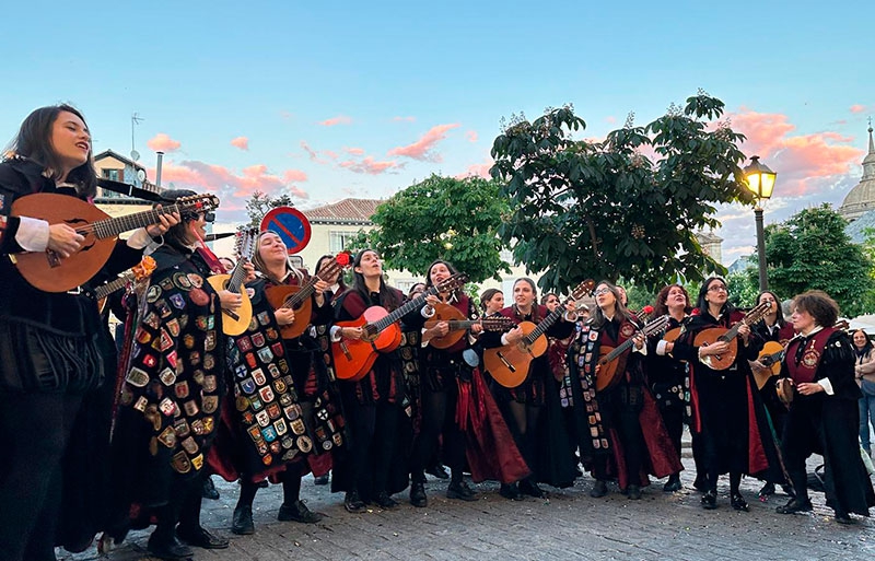 San Lorenzo de El Escorial | San Lorenzo de El Escorial celebró su I Certamen de Tunas con ronda, pasacalles, feria, exposiciones y concursos