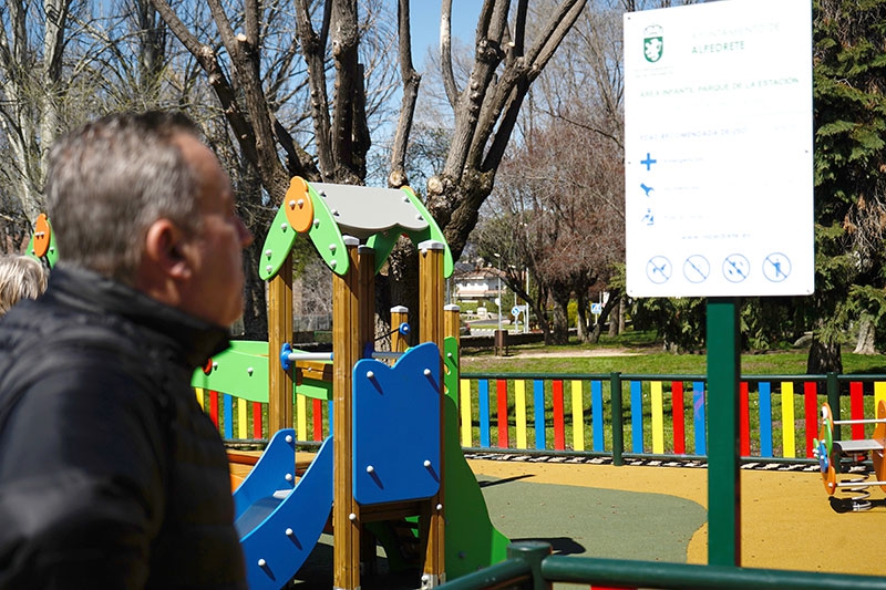 Alpedrete | El Ayuntamiento de Alpedrete renueva el Parque de la Estación con nuevos juegos infantiles, iluminación y acondicionamiento