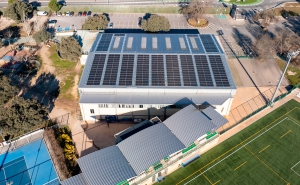 Boadilla del Monte | Finaliza la instalación de placas fotovoltaicas en el CD Ángel Nieto y la piscina cubierta municipal