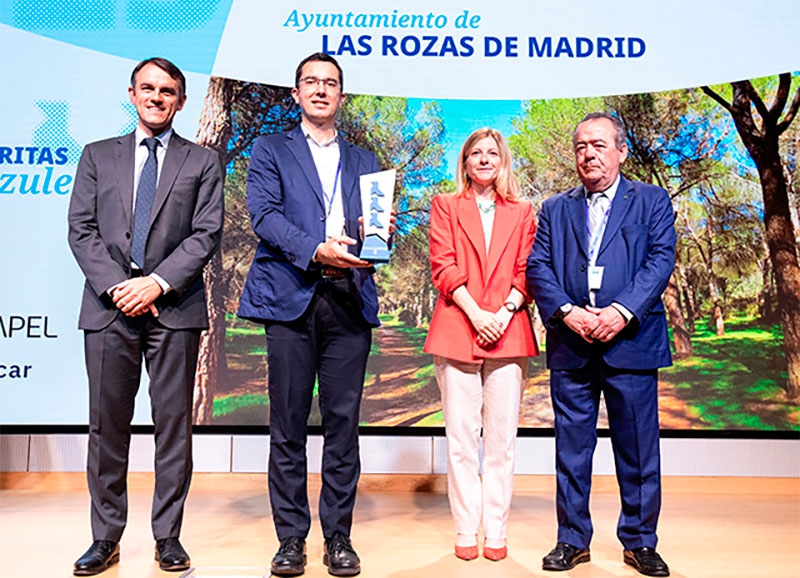 Las Rozas | "Pajaritas Azules" reconoce a Las Rozas por el reciclaje de papel y cartón