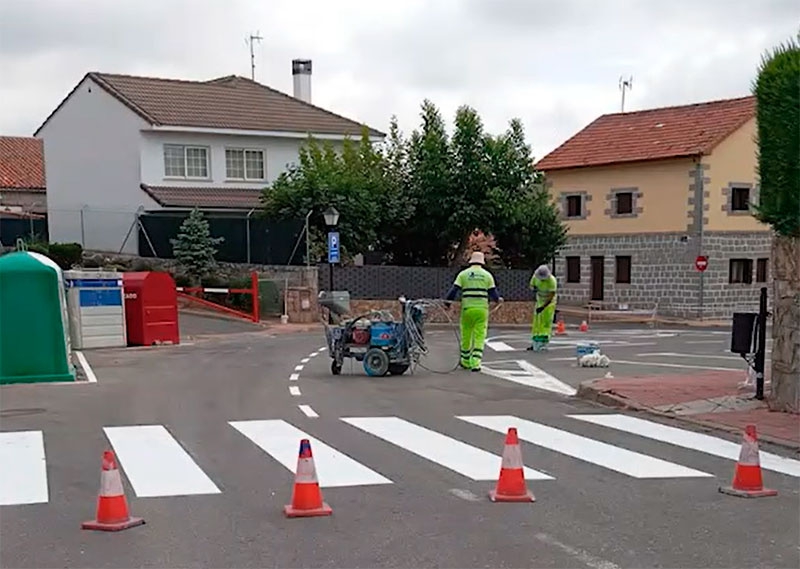 Becerril de la Sierra | Continúa el intenso plan municipal de mejoras, limpieza y señalización vial en Becerril de la Sierra