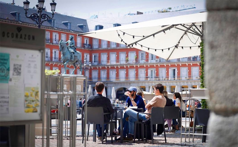 Díaz Ayuso anuncia una nueva rebaja de impuestos para locales comerciales, hosteleros y de servicios con más de 50 años de actividad