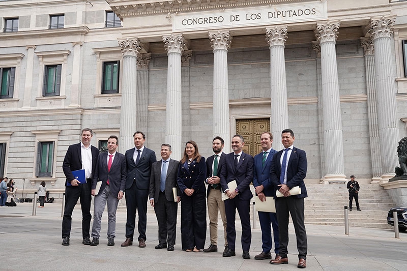 Humanes de Madrid | El alcalde de Humanes de Madrid participa en una reunión en el Congreso de los Diputados sobre el futuro de la Línea C5 de Cercanías