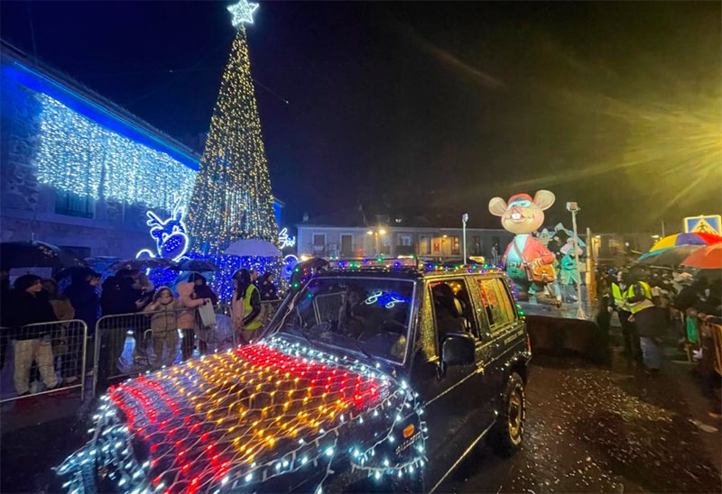 Valdemorillo | La tradicional Cabalgata regala la magia de los Reyes Magos por las calles de Valdemorillo