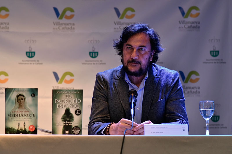 Villanueva de la Cañada | Conferencia del periodista y escritor José María Zavala