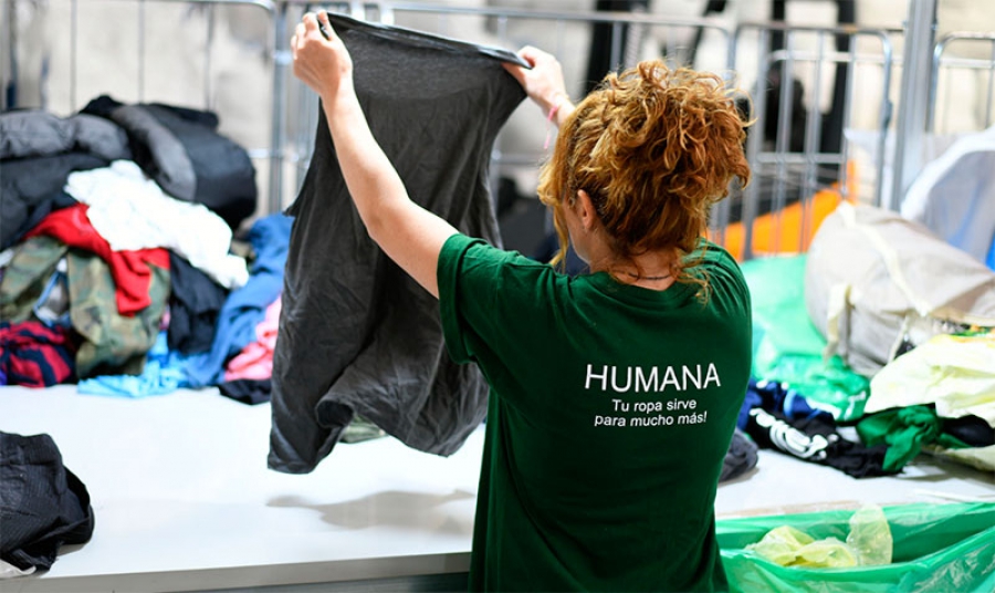 El Escorial | Humana recoge 26 toneladas de textil usado durante el primer semestre en El Escorial