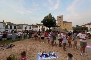 Colmenar del Arroyo | Colmenar del Arroyo vivó una auténtica jornada de playa en plena Plaza de España