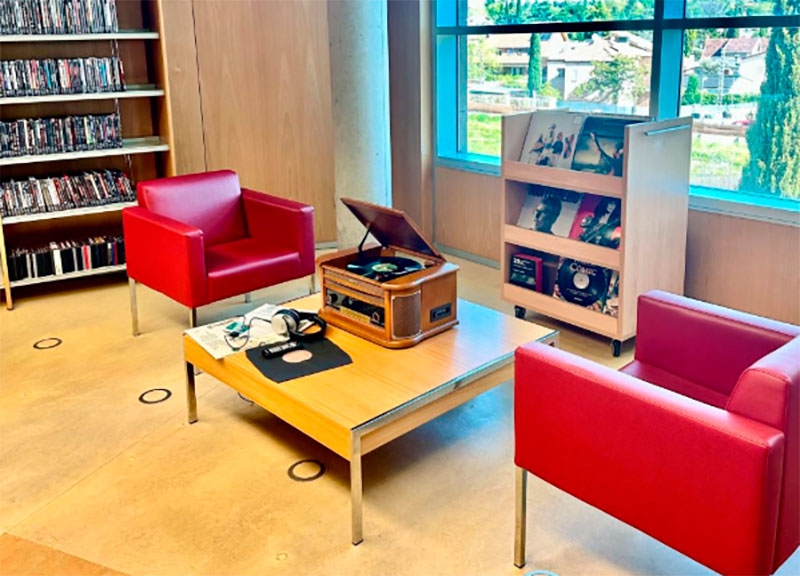 Majadahonda | La Biblioteca Municipal de Majadahonda estrena “Espacio 33”, una zona reservada a los amantes de los vinilos
