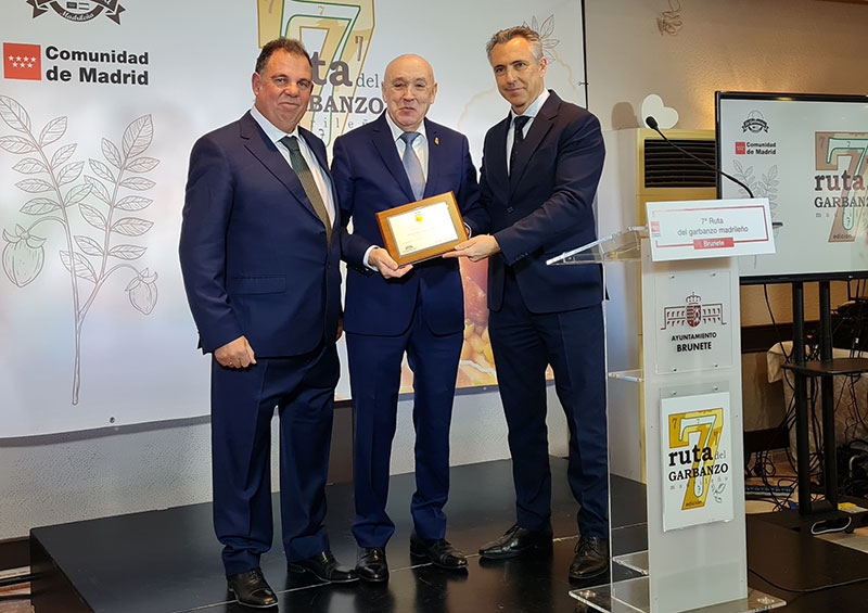 Moralzarzal | José María Moreno recibe el «Garbanzo Dorado» 2026 y sucede en el galardón a la presidenta Isabel Díaz Ayuso