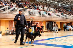 Pozuelo de Alarcón | Las unidades caninas de la Policía Municipal de varios municipios de la región dan a conocer su labor ante más de 500 alumnos