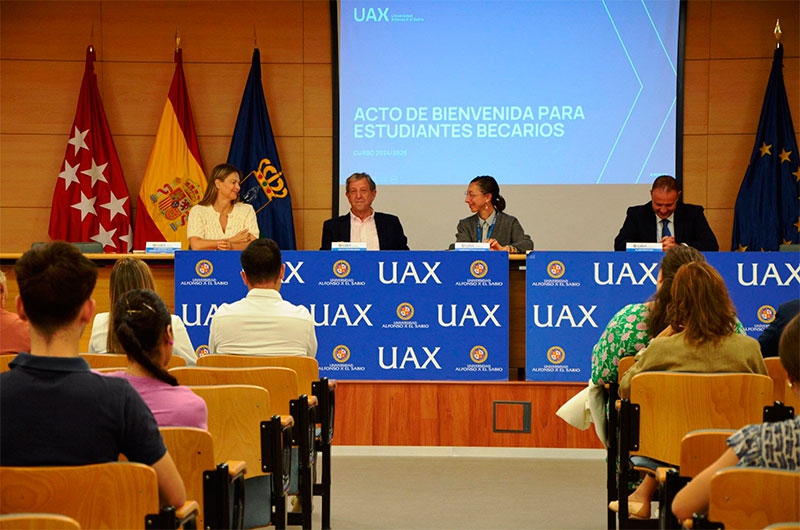 Villanueva de la Cañada | Acto de bienvenida a los jóvenes villanovenses becados en la UAX