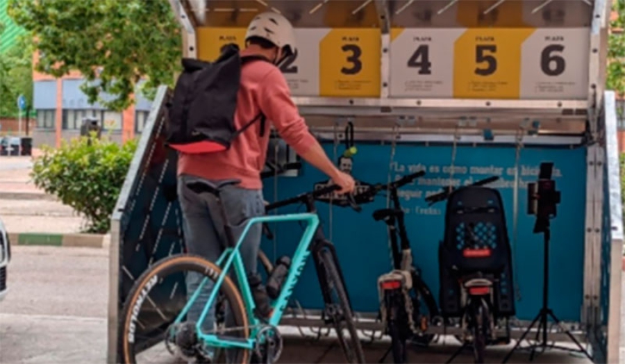 El Escorial | El Ayuntamiento apuesta por la movilidad sostenible iniciando la implantación de aparcamientos seguros para bicis