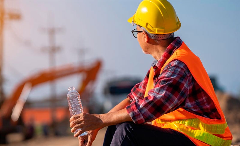 La Comunidad de Madrid informa a 700 empresas del sector de la construcción sobre los riesgos laborales de la exposición al calor