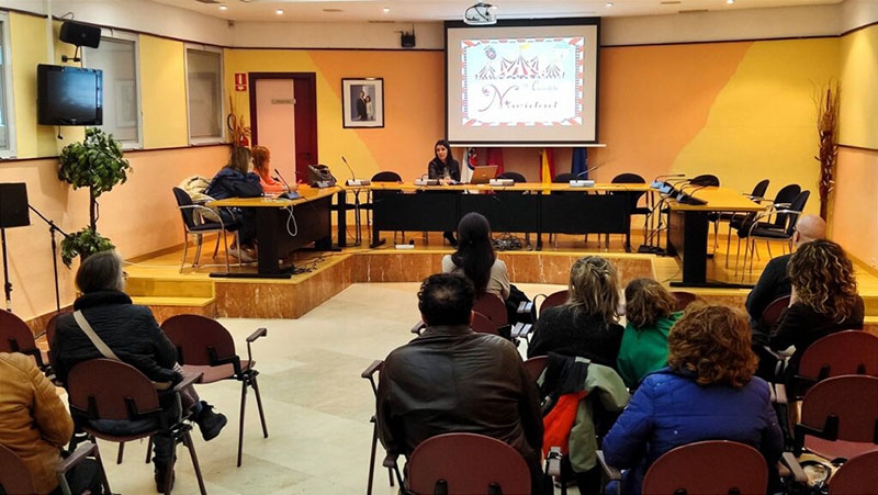 San Martín de Valdeiglesias |  El Ayuntamiento presenta a los comercios la Campaña de Navidad 22/23