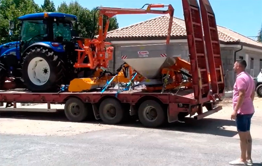 Navas del Rey | Navas del Rey adquiere un tractor con grúa forestal, con cargo al PIR de la Comunidad de Madrid