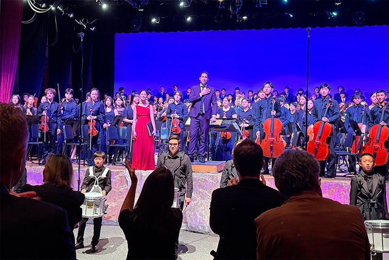 Villanueva de la Cañada | Óscar Navarro ofrece un concierto en La Cañada Flintridge dentro del programa cultural “Miradas”