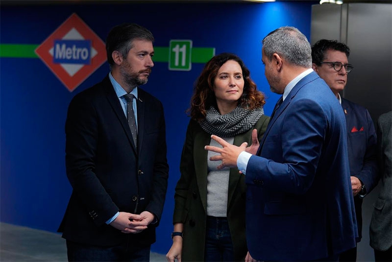 Díaz Ayuso recuerda a las víctimas del 11M en el nuevo vestíbulo de la Estación de Atocha