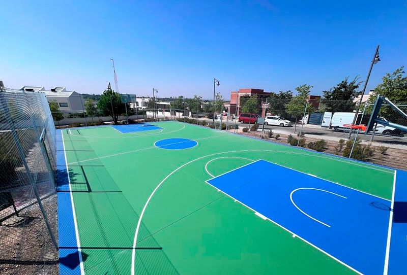 Villaviciosa de Odón | Nueva inversión del Ayuntamiento en instalaciones deportivas con la remodelación de la pista de baloncesto de la calle Pedraza