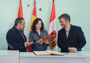 Cenicientos | La presidenta de la Comunidad de Madrid y el alcalde de Cenicientos inauguraron el nuevo gimnasio municipal