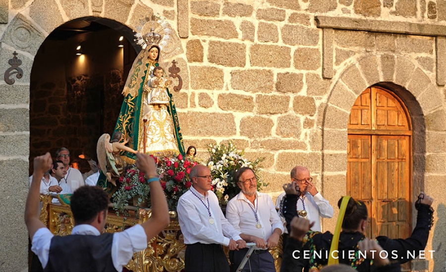 Cenicientos | Multitudinaria participación de los vecinos de Cenicientos en sus Fiestas Patronales en honor a Nuestra Señora Virgen del Roble