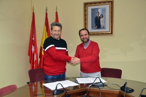 Guadarrama | Ángel Luis Benito dona al Ayuntamiento de Guadarrama el archivo fotográfico de su padre con imágenes desde 1959