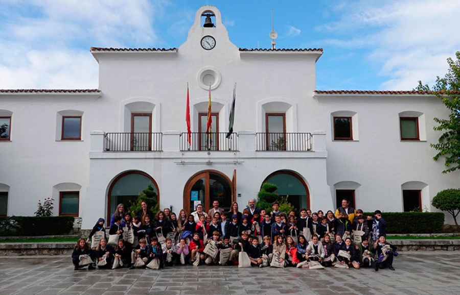 Villanueva de la Cañada | Visita de alumnos del colegio Zola a la Casa Consistorial