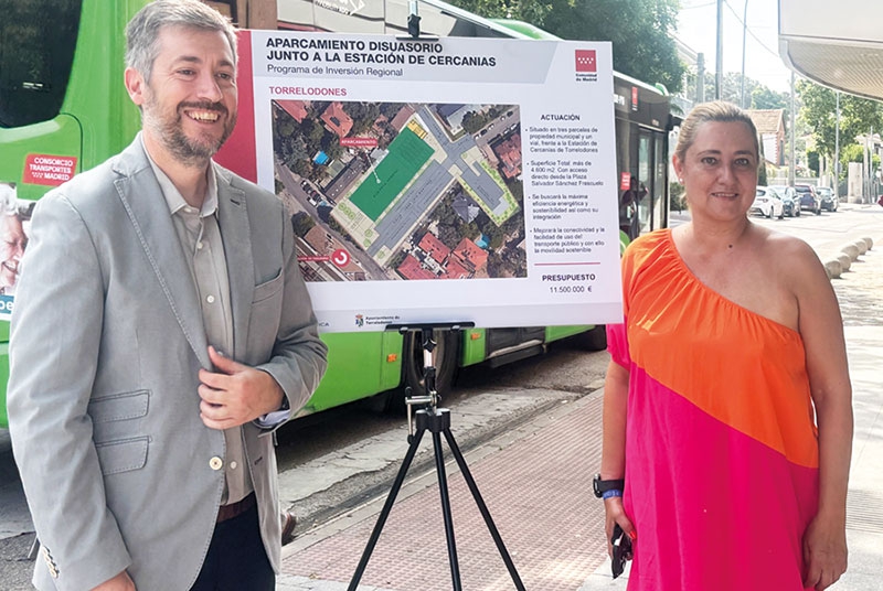Torrelodones | La alcaldesa y el consejero de Presidencia visitan la parcela donde se construirá el aparcamiento disuasorio de Cercanías