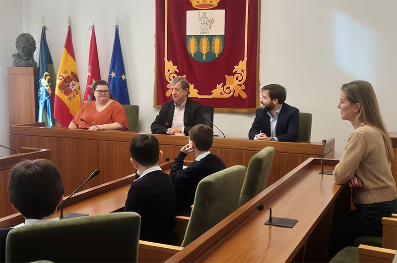 Villanueva de la Cañada | Alumnos del Colegio SEK- El Castillo visitan el Ayuntamiento
