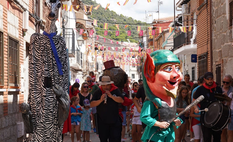 Cenicientos | Masiva participación de los vecinos de Cenicientos en sus Fiestas Patronales en honor a Nuestra Señora Virgen del Roble