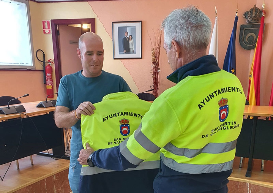 San Martín de Valdeiglesias | Apuesta del Ayuntamiento de San Martín de Valdeiglesias en seguridad con nuevos uniformes de alta visibilidad para los empleados públicos de obras y servicios