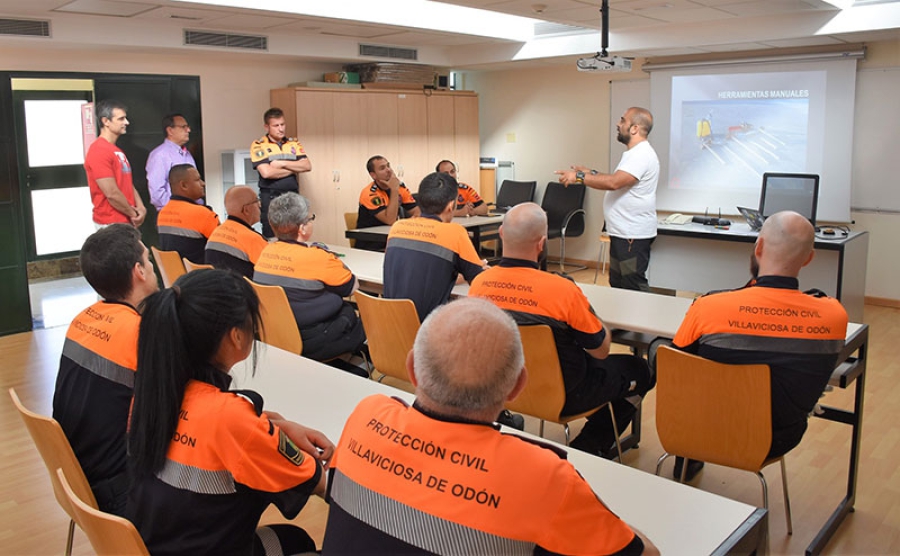 Villaviciosa de Odón | Atrás Los voluntarios de la Agrupación de Protección Civil realizan un curso teórico-práctico sobre incendios forestales