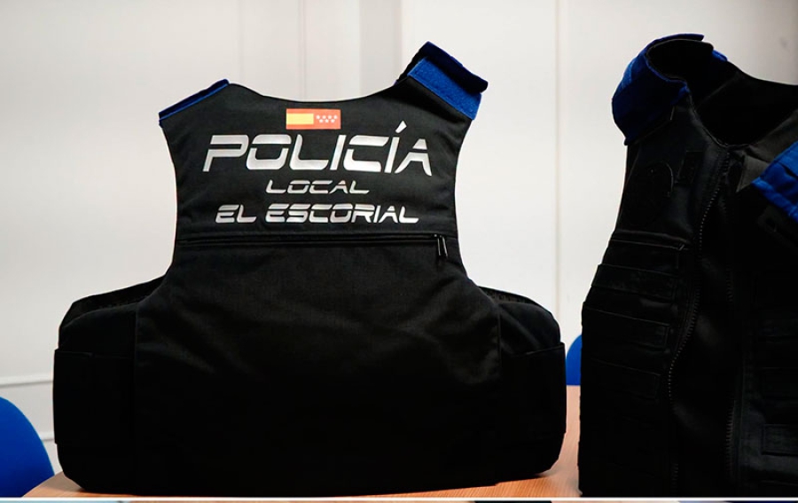 El Escorial | El Ayuntamiento de El Escorial adquiere nuevos chalecos antibalas para su Policía Local