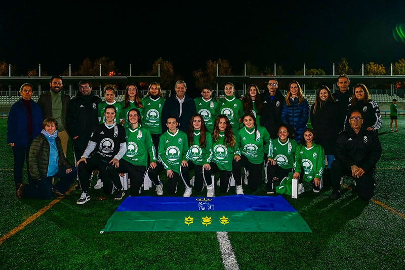 Villanueva de la Cañada | El conjunto sénior de fútbol femenino luce nueva equipación contra la violencia de género