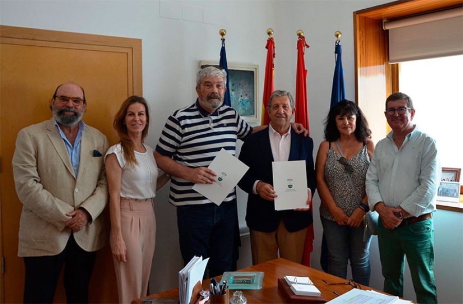 Villanueva de la Cañada | El Ayuntamiento y Grupo de teatro “Talía” firman un convenio de colaboración