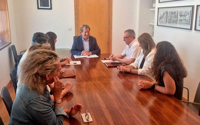 Villanueva de la Cañada | El Ayuntamiento de Villanueva de la Cañada firma convenios con AFAPRODIS y Conciencia TEA