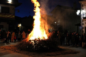 Becerril de la Sierra | Tradicional hoguera para celebrar la festividad de San Sebastián