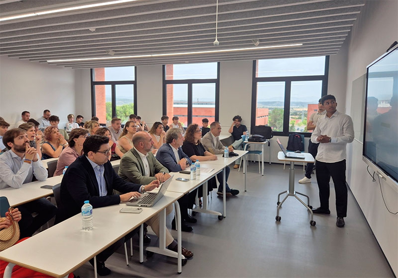 Villanueva de la Cañada | El alcalde agradece el trabajo de los alumnos de FP de la UAX