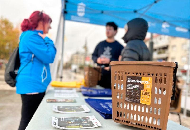 Majadahonda | Majadahonda reparte 10.000 folletos informativos y 2.000 cubos marrones para concienciar sobre la recogida de basura orgánica