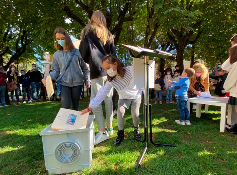 San Lorenzo de El Escorial | Escolares entierran una cápsula del tiempo en el parque de Los Romeros