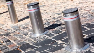 Galapagar | Galapagar refuerza la protección de su centro urbano con un bolardo inteligente de última generación