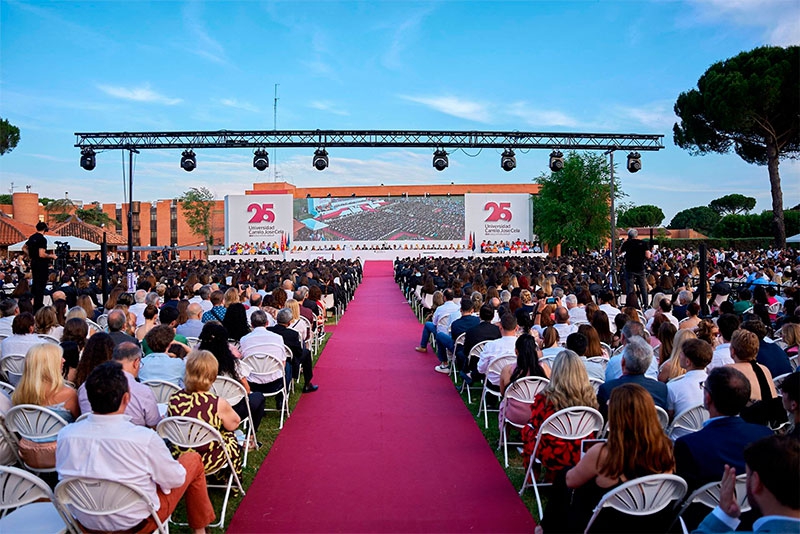 Villanueva de la Cañada | La Universidad Camilo José Cela celebra la graduación del curso académico 2024/2025 y su 25 aniversario