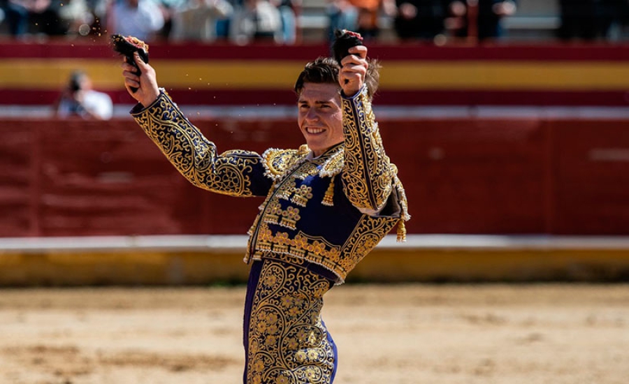Navas del Rey | Triunfo del novillero de Navas del Rey, Álvaro Serrano, que le lleva a la Semifinal del Circuito de Madrid