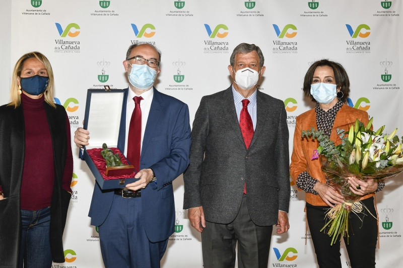Villanueva de la Cañada | El Ayuntamiento otorga al Dr. Esteban González el Premio por la Igualdad 2021